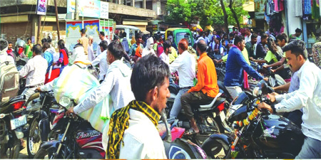 गोंदियात वाहतूक कोंडी व अतिक्रमणाने नागरिक त्रस्त