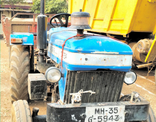 तिरोडा पोलीस व महसूल विभागाचे कार्यवाहित जेसीबी व ट्रॅक्टर जप्त