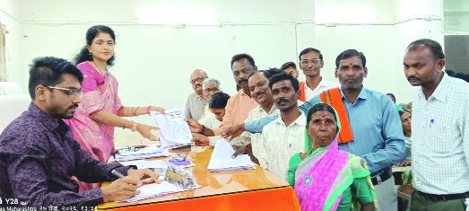 पवनी शहरात मोकाट कुत्रे आणि माकडांचा उच्छाद