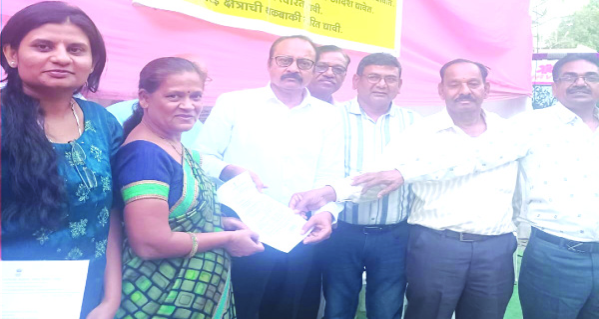 अखेर १८ दिवसाच्या उपोषणानंतर प्रशासन नमले