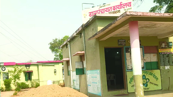कुरणसाठी असलेल्या शासकीय राखीव जमिनीवर अतिक्रमण करून घरकुलांचे बांधकाम