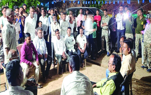 वन्यप्राण्यांच्या हल्ल्यातील कुटूंबीयांचे आ. बडोलेंनी केले सांत्वन