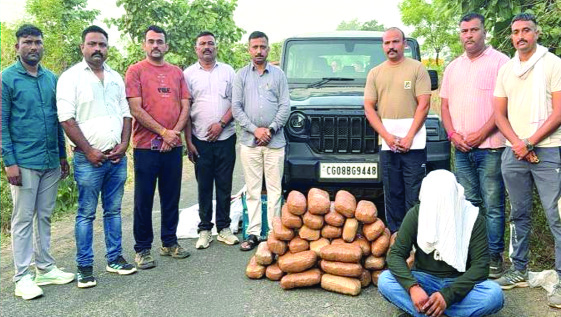 ५४ लाख रुपयांचा गांजा जप्त ५४ लाख रुपयांचा गांजा जप्त