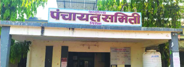 पं.स.च्या मासिक सभांना अनुपस्थित असणाºया गट विकास अधिकारी विरोधात पं.स.सदस्य आक्रमक