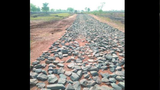 मातोश्री पांदन रस्ता खडीकरण कामात गैरप्रकार
